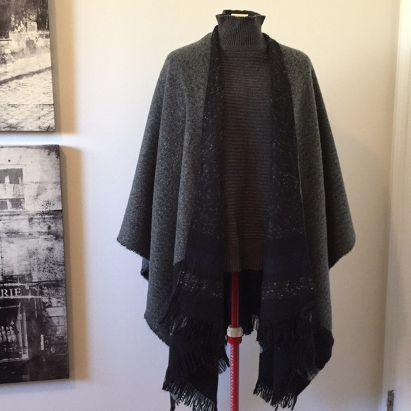 Guess Reversible Striped Blanket Scarf - Picture 2 of 9